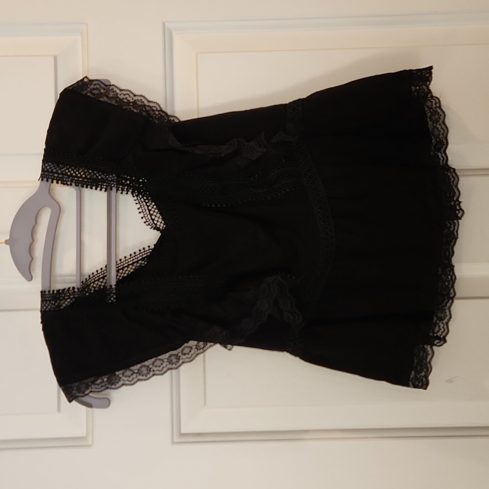 Audrey Parks Large black lace and tie back crop top